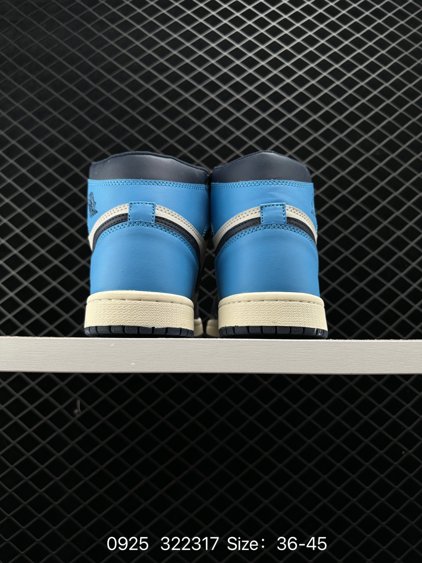 （NIKE）AIR JORDAN 1 MID